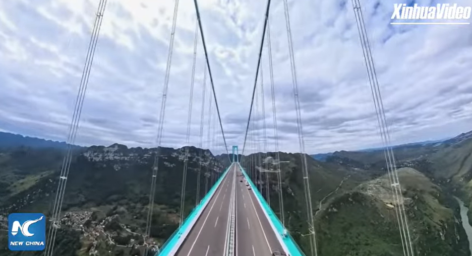Huajiang Grand Canyon Bridge. (YouTube New China TV)
